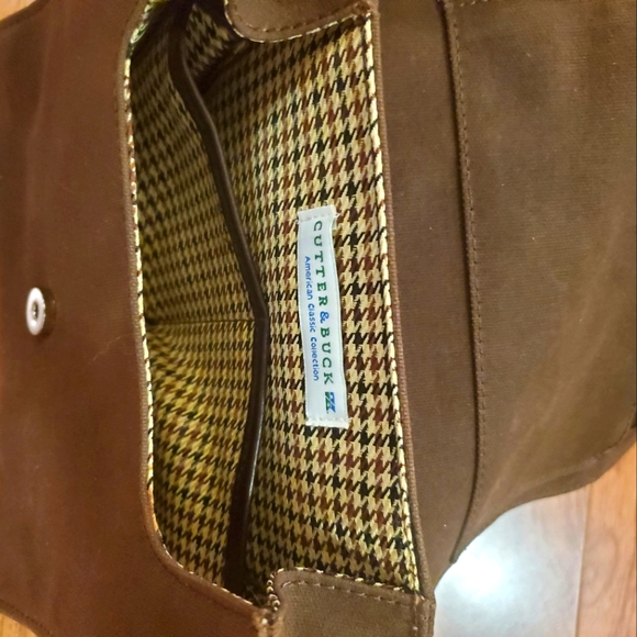 Cutter & Buck Toiletry Bag - Picture 3 of 7